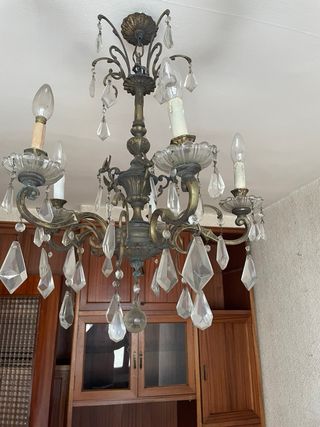 Lámpara de araña de cristal y metal