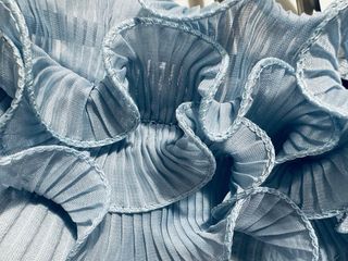 Top Zara azul cielo una manga volantes