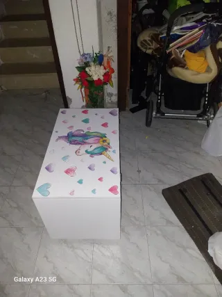 Baúl infantil con unicornio