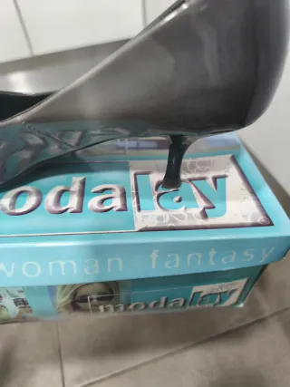 Zapatos de tacón grises para mujer