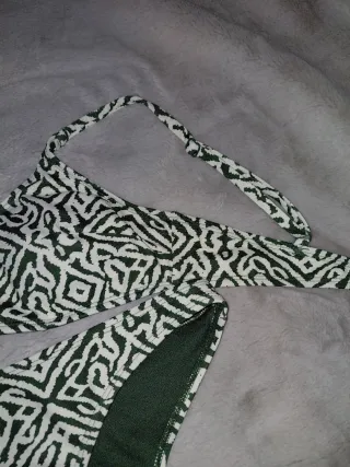 Bikini Primark Talla XS Verde y Blanco