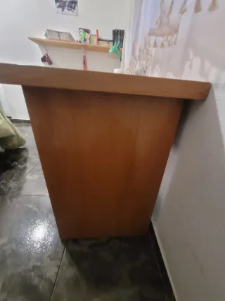 Escritorio madera maciza con cajonera