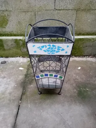 Macetero de forja con mosaico