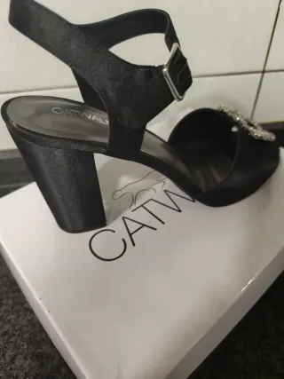Zapatos de fiesta negros con pedrería