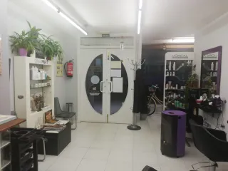 SE TRASPASA PELUQUERÍA POR JUBILACIÓN. TORRELAVEGA
