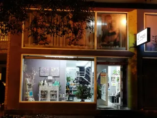 SE TRASPASA PELUQUERÍA POR JUBILACIÓN. TORRELAVEGA