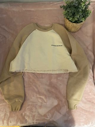 Sudadera Bershka oversize beige y blanca