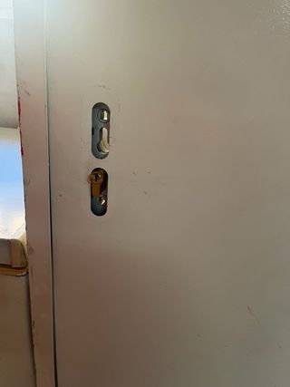 Puerta trastero , buen estado