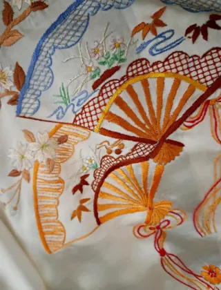 REBAJADA HOY! Bata kimono seda bordada talla única