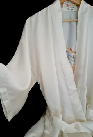 REBAJADA HOY! Bata kimono seda bordada talla única