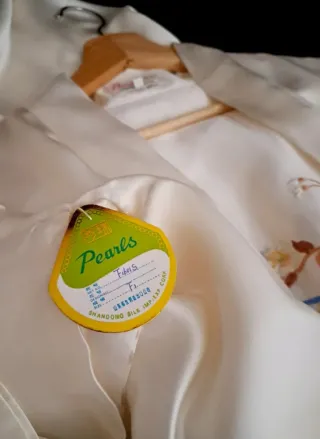 REBAJADA HOY! Bata kimono seda bordada talla única