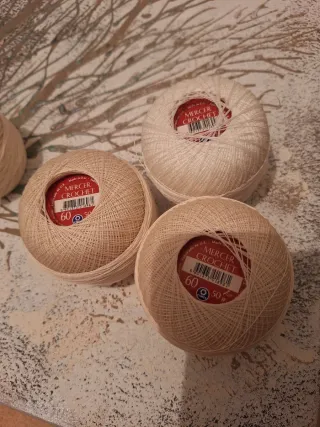 Más de 80 ovillos de hilo