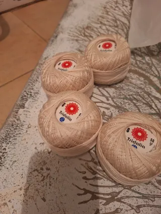 Más de 80 ovillos de hilo