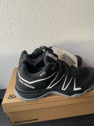 Zapatillas Salomon Gore-Tex Negras y Grises