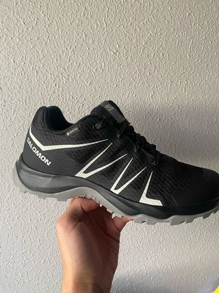 Zapatillas Salomon Gore-Tex Negras y Grises