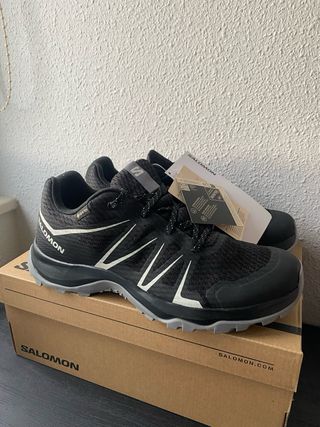 Zapatillas Salomon Gore-Tex Negras y Grises