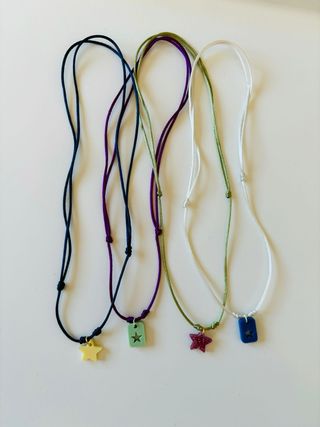 Collares de diferentes formas y pulseras