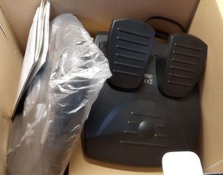 Volante GameStop LYNX 9000 con pedali