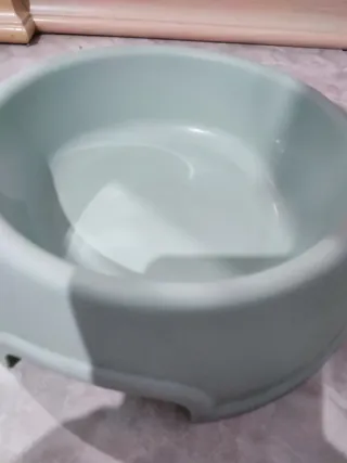 Box con sabbiera e alimentatore per gatti