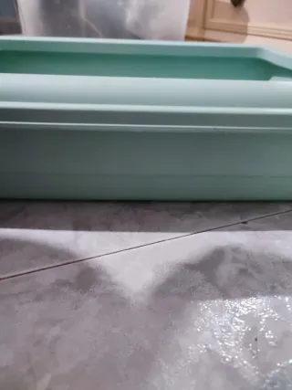 Box con sabbiera e alimentatore per gatti