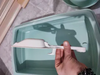 Box con sabbiera e alimentatore per gatti