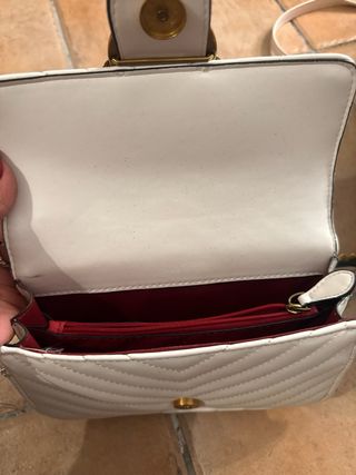 Bolso blanco con detalle de pájaros dorados