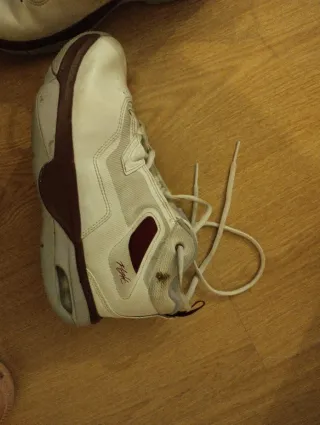 Zapatillas Nike Baloncesto Blancas y Rojas