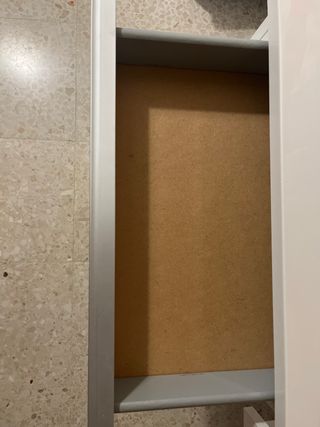 Escritorio blanco con 2 cajones