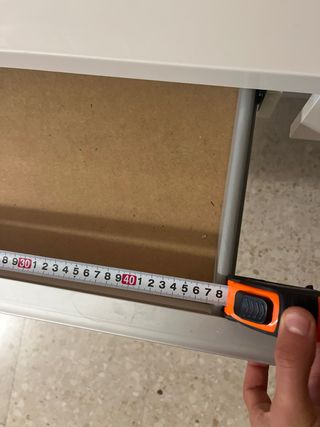 Escritorio blanco con 2 cajones