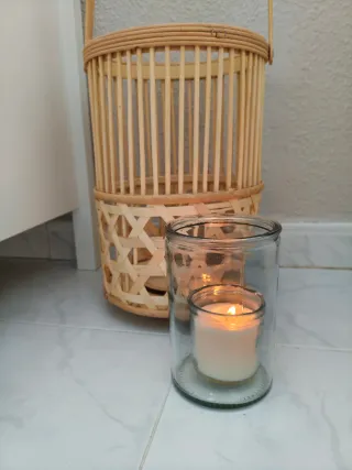 Portavelas de bambú con asa