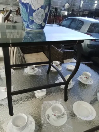 Mesa centro cristal y metal negra