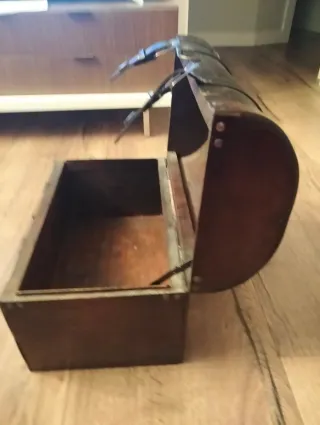 Baúl decorativo madera y cuero