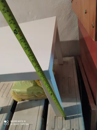 Mesa auxiliar blanca