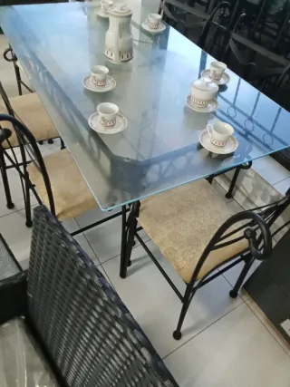 Mesa de comedor cristal y metal con 6 sillas