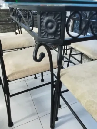 Mesa de comedor cristal y metal con 6 sillas