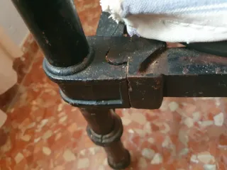 Cama de forja antigua.