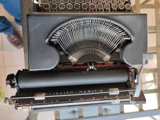 Máquina de escribir Hispano Olivetti