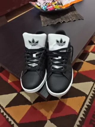 Scarpe Adidas Stan Smith nere e bianche