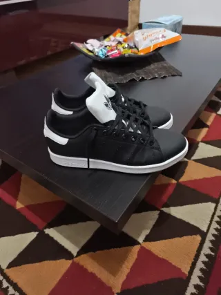 Scarpe Adidas Stan Smith nere e bianche