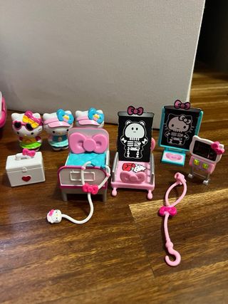 Ambulancia y helicóptero Hello Kitty