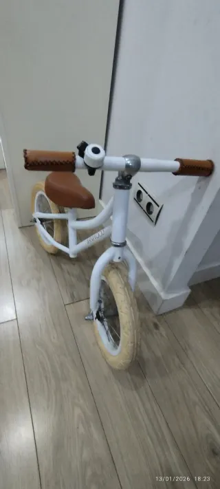 Bici sin pedales Banwood blanca