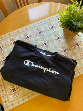 Sudadera Champion Negra con Logo Blanco