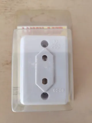 LOTE DE SET DE BROCAS +LLAVES DE LUZ +ENCHUFE.