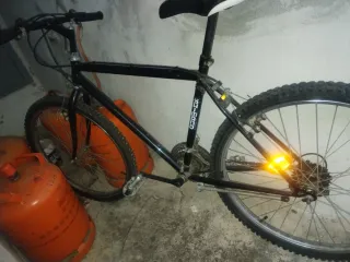 Bicicleta de montaña negra Marca: Shimono