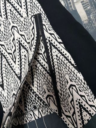 Vestido Desigual Negro con Bordado Floral