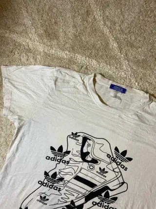 Camiseta Adidas blanca y negra retro