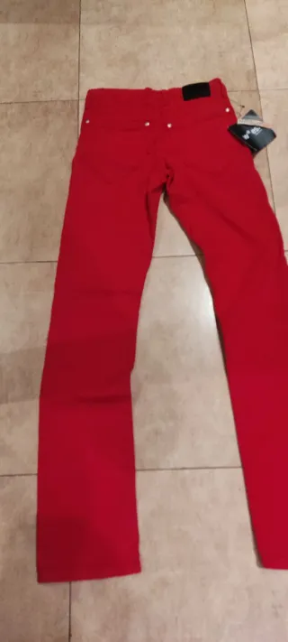 Pantalones pitillo West rojos