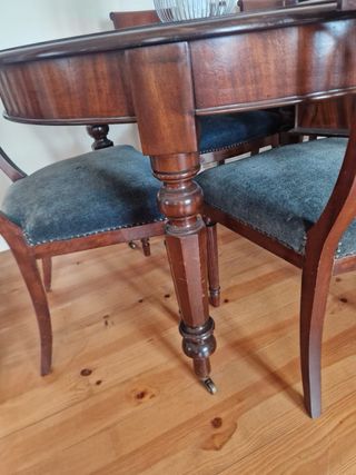 Juego de 6 sillas de madera y tela