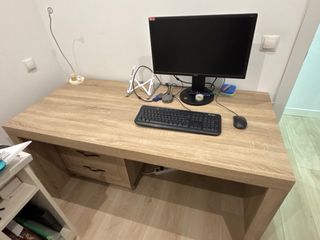 Scrivania con cassettiera in legno