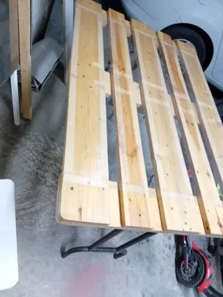 Mesa de madera y metal